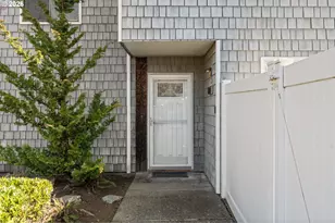 604 N Hayden Bay Dr, Portland, OR 97217 - Photo 2