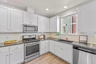 18272 SW Anna Mae Ln, Beaverton, OR 97003 - Photo 10