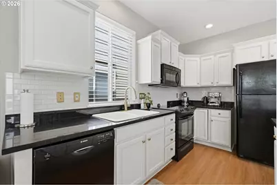 13620 SW Blue Spruce Ct, Portland, OR 97224 - Photo 12