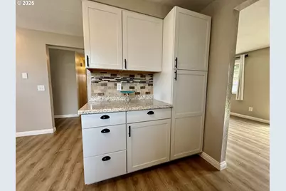 460 2nd Ave, Coos Bay, OR 97420 - Photo 8