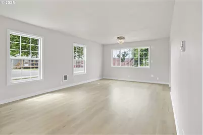 1061 NE Avery St, Newport, OR 97365 - Photo 4