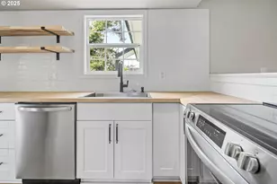 1061 NE Avery St, Newport, OR 97365 - Photo 8