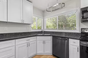 2322 W Military Ave, Roseburg, OR 97471 - Photo 18