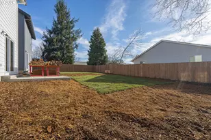 195 W 8th St, Lafayette, OR 97127 - Photo 36