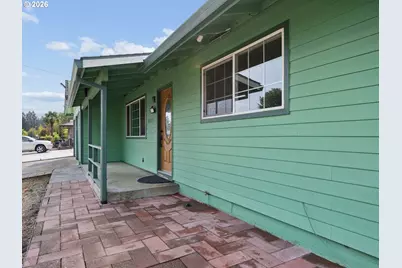 16922 SE Taylor St, Portland, OR 97233 - Photo 2