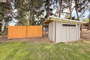 421 McClaine St, Silverton, OR 97381 - Photo 10