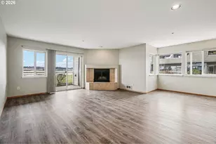 125 N Hayden Bay Dr, Portland, OR 97217 - Photo 4