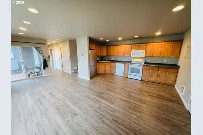 894 NE Linden Ave, Gresham, OR 97030 - Photo 10