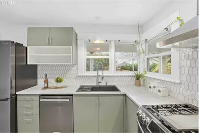 832 N Emerson St, Portland, OR 97217 - Photo 14