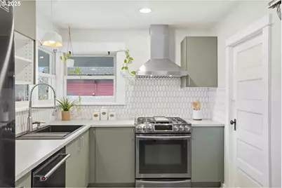 832 N Emerson St, Portland, OR 97217 - Photo 16