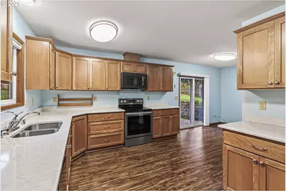 2110 Sycamore Pl, Longview, WA 98632 - Photo 4