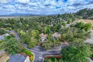 2239 Hawkins Ln, Eugene, OR 97405 - Photo 18