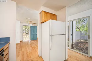 2239 Hawkins Ln, Eugene, OR 97405 - Photo 8