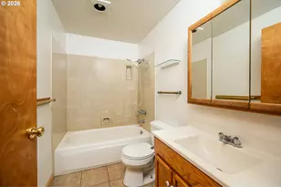 2239 Hawkins Ln, Eugene, OR 97405 - Photo 10