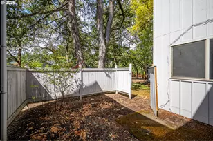 2239 Hawkins Ln, Eugene, OR 97405 - Photo 16