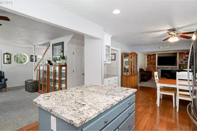 421 SE Davis St, Dallas, OR 97338 - Photo 12