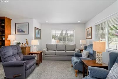 421 SE Davis St, Dallas, OR 97338 - Photo 8