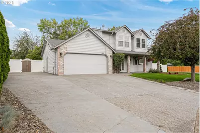 421 SE Davis St, Dallas, OR 97338 - Photo 2