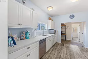 2211 Sherman Ave, North Bend, OR 97459 - Photo 16