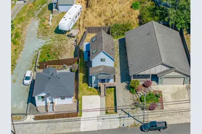 2211 Sherman Ave, North Bend, OR 97459 - Photo 4