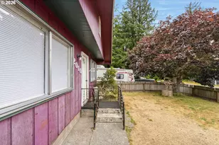 2010 Lindberg Ave, Coos Bay, OR 97420 - Photo 18
