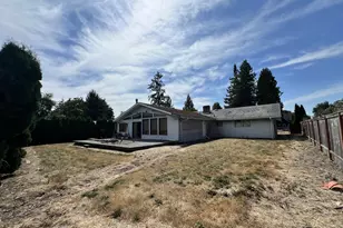 310 SE Dayton Ave, McMinnville, OR 97128 - Photo 4