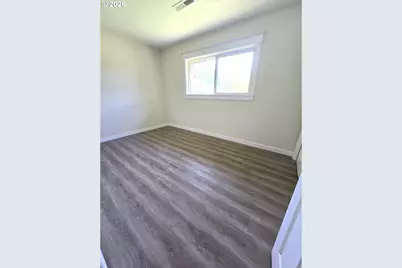 9805 N Central St, Portland, OR 97203 - Photo 8