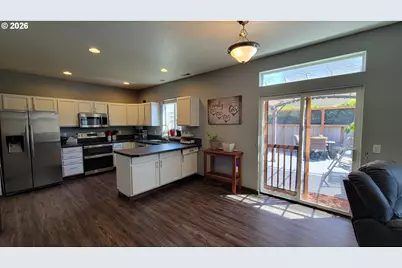 25206 Irenic Ave, Veneta, OR 97487 - Photo 8