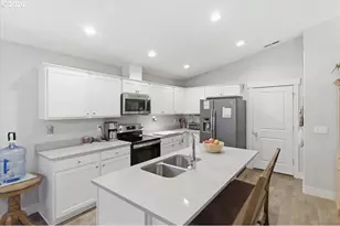 806 Wassom St, Lebanon, OR 97355 - Photo 10