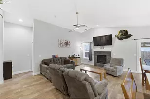 806 Wassom St, Lebanon, OR 97355 - Photo 6