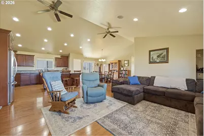 495 SW Second St, Irrigon, OR 97844 - Photo 4
