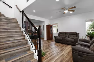 860 NE Ventura St, Roseburg, OR 97470 - Photo 6