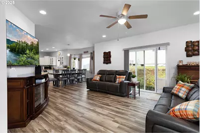 860 NE Ventura St, Roseburg, OR 97470 - Photo 8