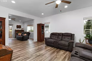 860 NE Ventura St, Roseburg, OR 97470 - Photo 10