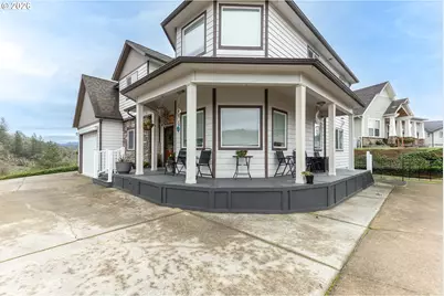 860 NE Ventura St, Roseburg, OR 97470 - Photo 2