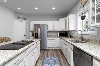 860 NE Ventura St, Roseburg, OR 97470 - Photo 12