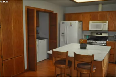 4215 Mount Reuben Rd, Glendale, OR 97442 - Photo 8