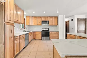 2821 SW Willowbrook Ct, Gresham, OR 97080 - Photo 8