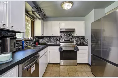 10714 NE 54th Ct, Vancouver, WA 98686 - Photo 16