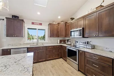 28003 Green Oaks Dr, Eugene, OR 97402 - Photo 16