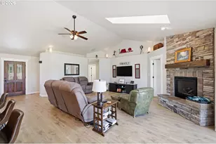 28003 Green Oaks Dr, Eugene, OR 97402 - Photo 10