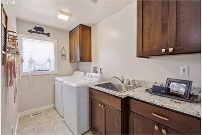 28003 Green Oaks Dr, Eugene, OR 97402 - Photo 26