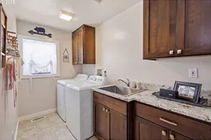 28003 Green Oaks Dr, Eugene, OR 97402 - Photo 26