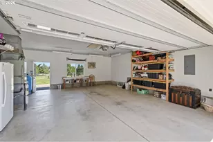 28003 Green Oaks Dr, Eugene, OR 97402 - Photo 34