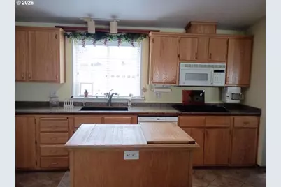 2490 Blue Boy Ln, Eugene, OR 97404 - Photo 14