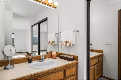 1927 Lake Isle Dr, Eugene, OR 97401 - Photo 22