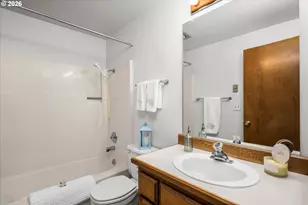 1927 Lake Isle Dr, Eugene, OR 97401 - Photo 26