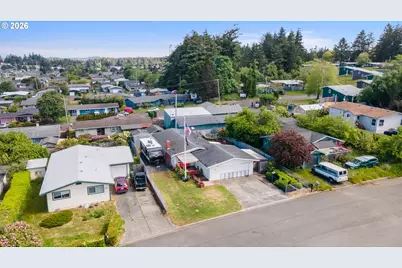 1070 Arago Ave, Coos Bay, OR 97420 - Photo 2