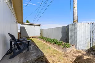 1070 Arago Ave, Coos Bay, OR 97420 - Photo 34
