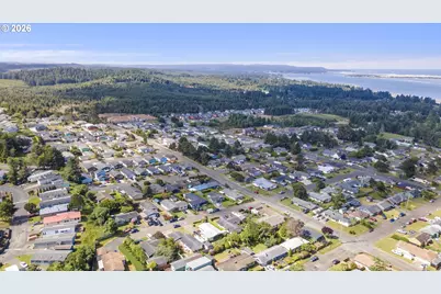 1070 Arago Ave, Coos Bay, OR 97420 - Photo 40